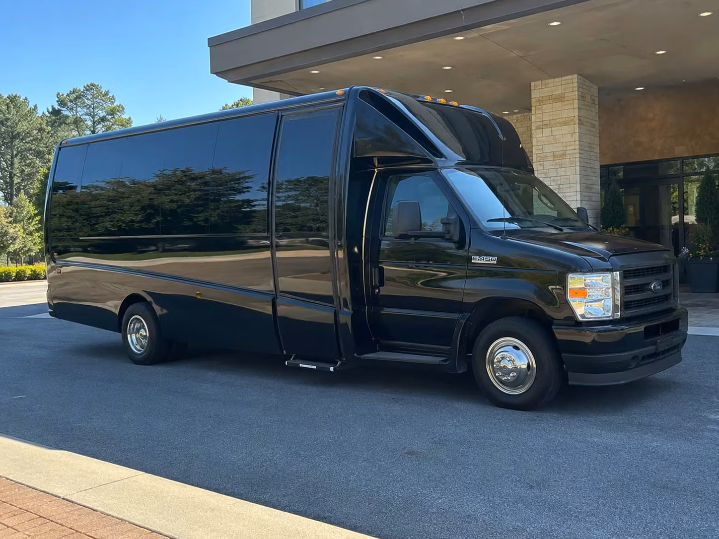 use a minibus for your lawrence bridal party shuttle on the morning of the wedding